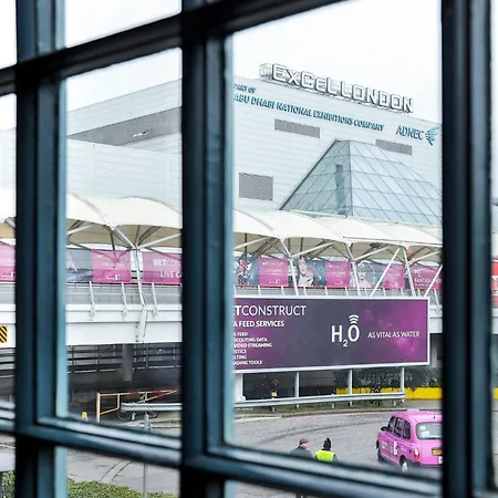 Wild Roses Serviced Apartments - Excel Warehouse 1 London Exterior photo